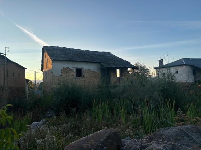 Casa de Pueblo en San Andrés de Montejos Oportunidad para Restaurar
