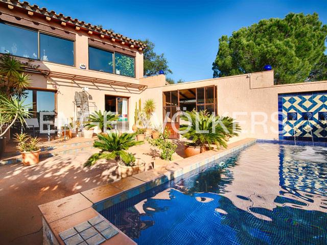 Casa de pueblo excepcional con vistas panorámicas 284m² Cantallops