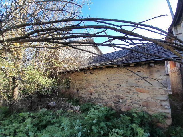 CASA DE PUEBLO PARA REFORMAR CON TERRENO EN VILLADEPALOS