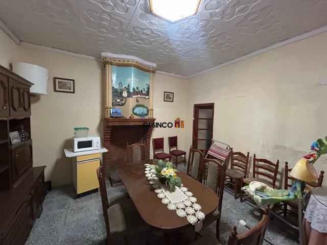 CASA DE PUEBLO PARA REFORMAR CON PATIO