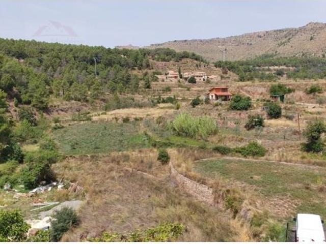 CASA DE PUEBLO PARA REHABILITAR EN el corazón de FUENTES DE RUBIELOS