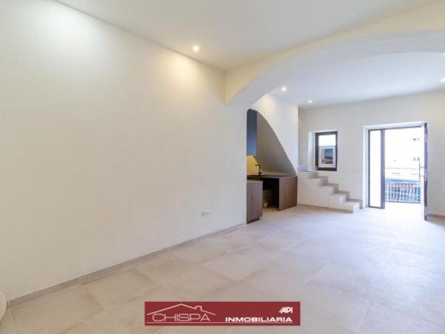Casa de pueblo reformada con piscina y amplias terrazas en Náquera