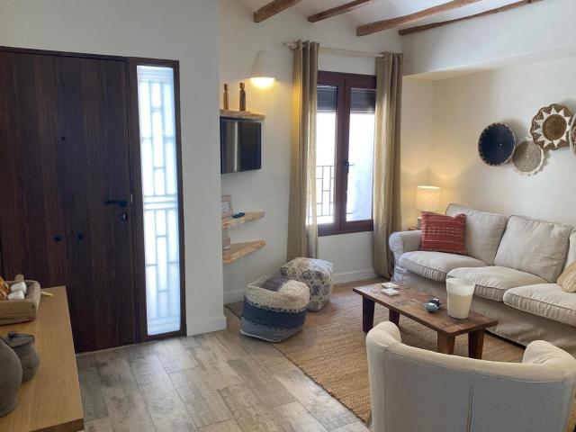 Casa de pueblo reformada con 3 dormitorios y terraza en Jalón, Valle de Jalón