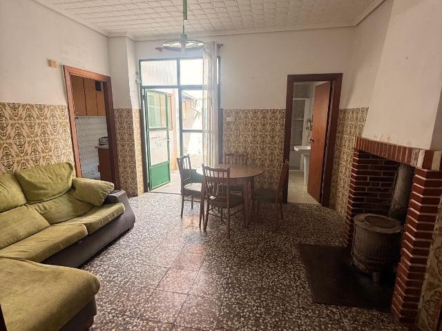 Casa de Pueblo Semirreformada en Villar del Arzobispo