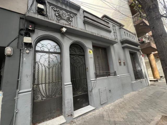 CASA DE PASILLO en ALQUILER, Amplia con patio, SIN EXPENSAS, centro rosario