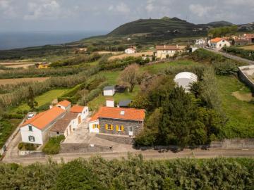 Casa de pedra vulcânica com vista mar São Miguel, Açores 88m² Ginetes