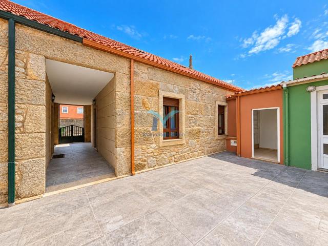CASA DE PIEDRA AL LADO DEL MAR EN MUXÍA