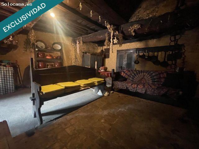 Casa de piedra blasonada con patio interior, bodega y lareira – San Esteban de Valdueza Ponferrada