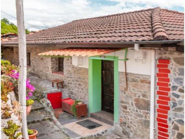 CASA DE PIEDRA CON ENCANTO, TEJADO NUEVO Y FINCA EDIFICABLE EN EL MERUXAL LAVIANA
