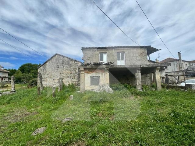 Casa de piedra con encanto junto al Camino de la Plata, muy próxima a San Cristovo de Cea