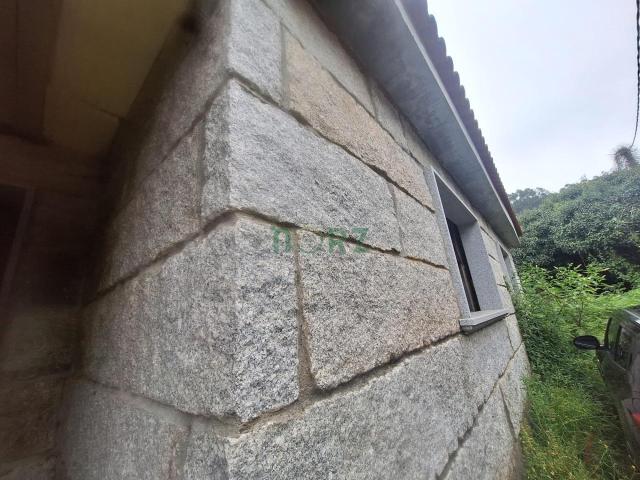 casa de piedra con finca