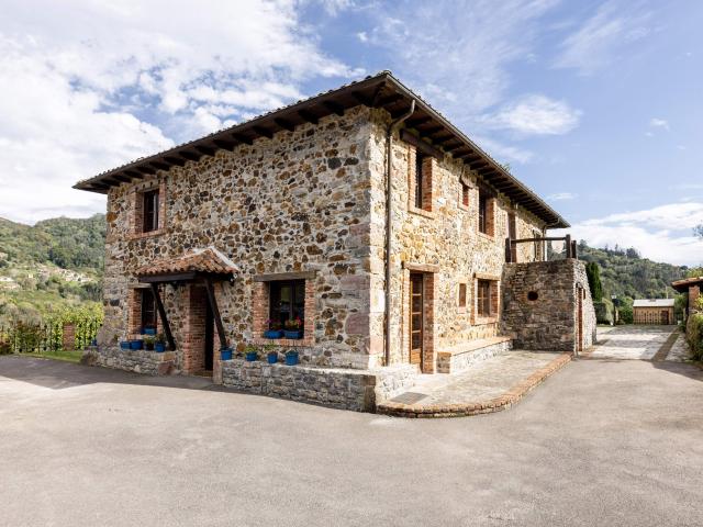Casa de piedra con finca privada de 5.600 m2 a 10 min de Villaviciosa, cerca de la playa de Rodiles y Tazones