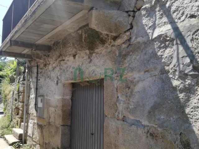 CASA DE PIEDRA CON FINCAS