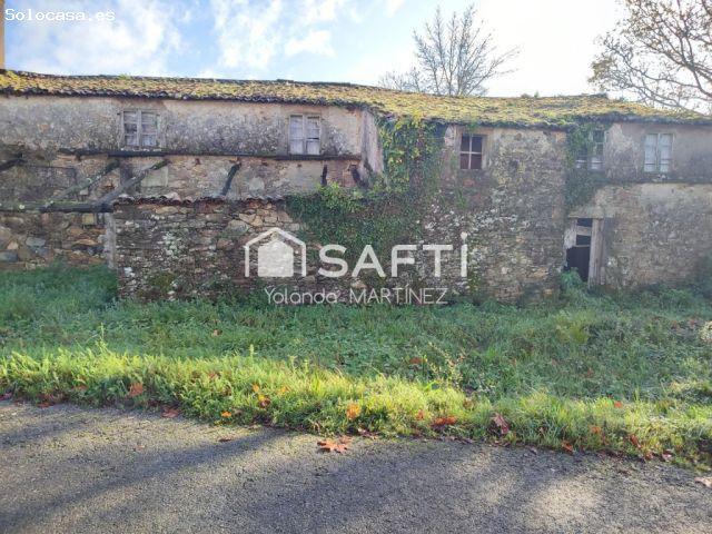 Casa de piedra con hórreo y gran finca segregable