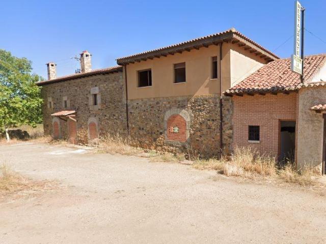 CASA DE PIEDRA CON JARDIN EN ALIJA DEL INFANTADO