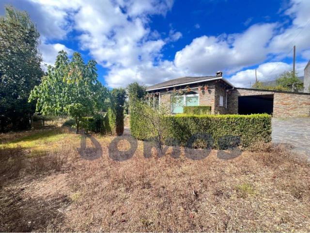 Casa de Piedra con Parcela cerrada en venta. – A Solo 3 km de Nadela Lugo
