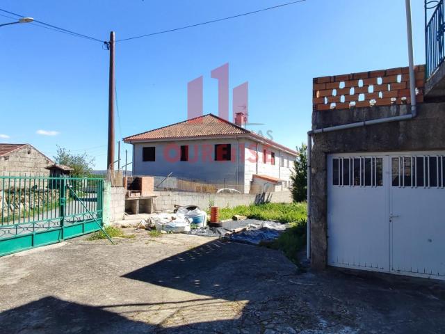 CASA DE PIEDRA CON PARCELA EN XUNQUEIRA DE AMBÍA, PRÓXIMA A SANDIÁS