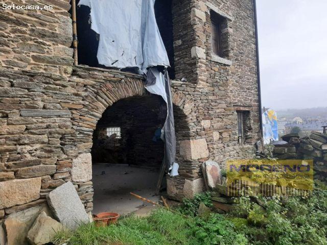 CASA DE PIEDRA CON PROYECTO PARA ALBERGUE O PENSIÓN