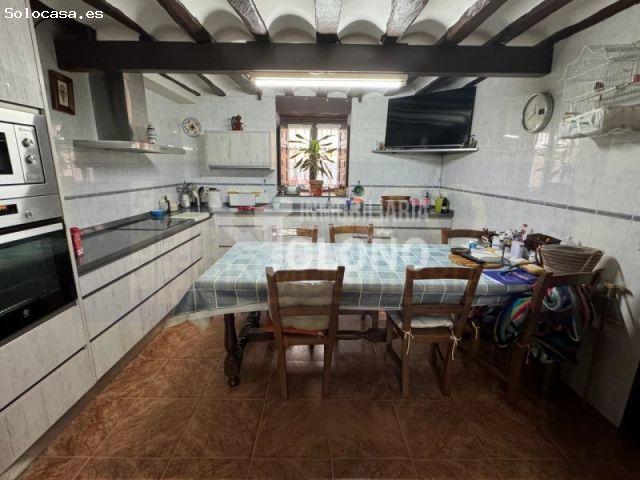 Casa de piedra con terreno