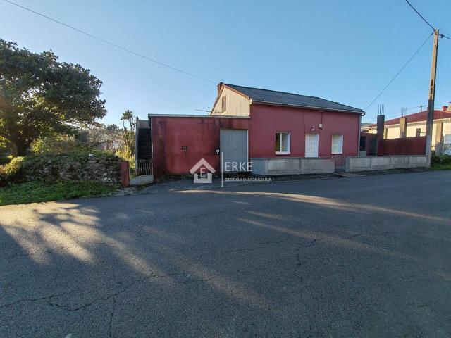 CASA DE PIEDRA CON TERRENO EN CÉE