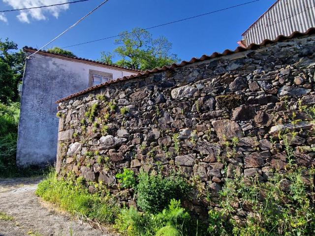 CASA DE PIEDRA CON TERRENO OPARA REFORMAR EN OUTES