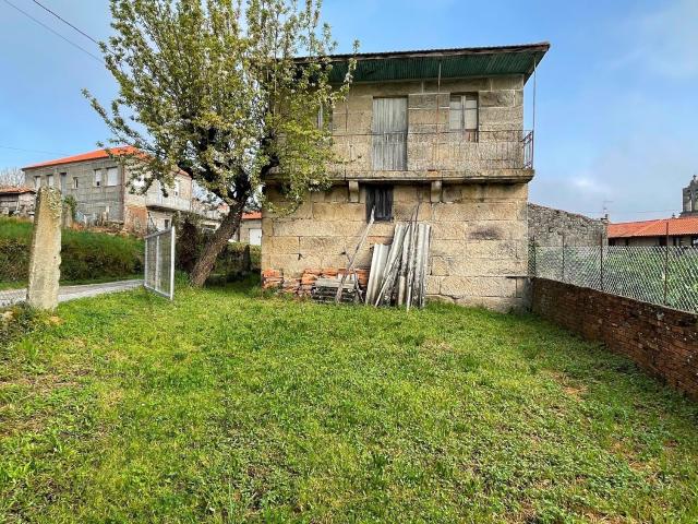 CASA DE PIEDRA CON TERRENO PARA REHABILITAR