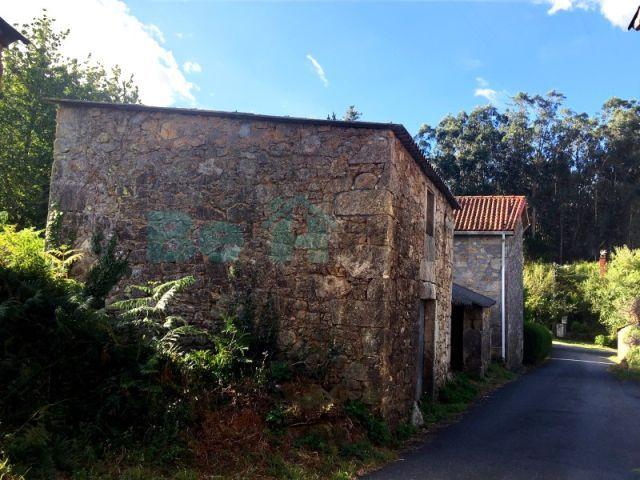 Casa de piedra de 87 m² a reformar con parcela de 934 m²