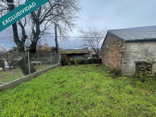 Casa de piedra de 1900con jardín en Congosto El Bierzo
