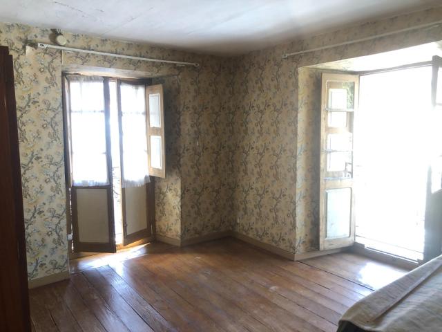 Casa de piedra en venta en Tama