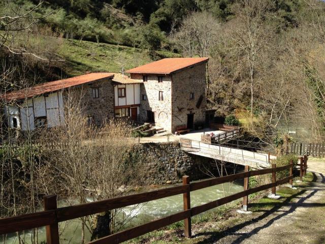 CASA DE PIEDRA EN VENTA EN PESAGUERO POTES CANTABRIA