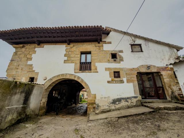 Casa de piedra en Alfoz de Lloredo