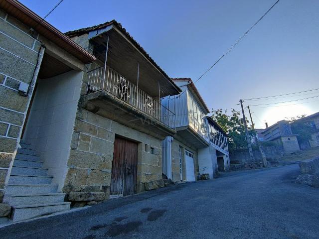 CASA DE PIEDRA EN FARAMONTAOS