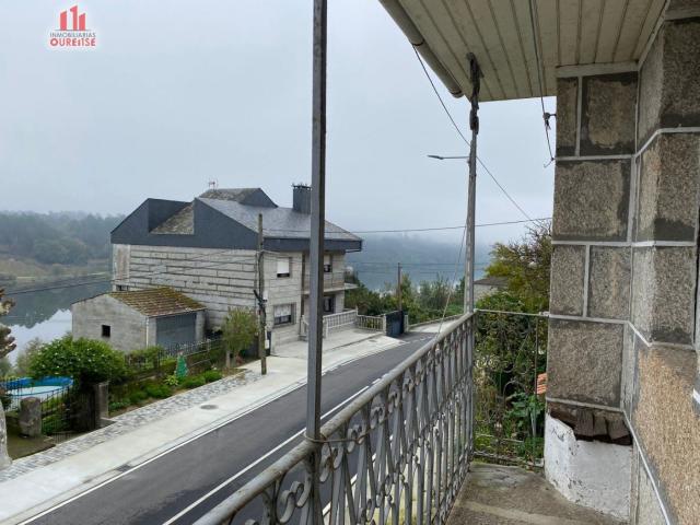 CASA DE PIEDRA EN LA ZONA DE CENLLE A 15 MINUTOS DE LA CIUDAD DE OURENSE