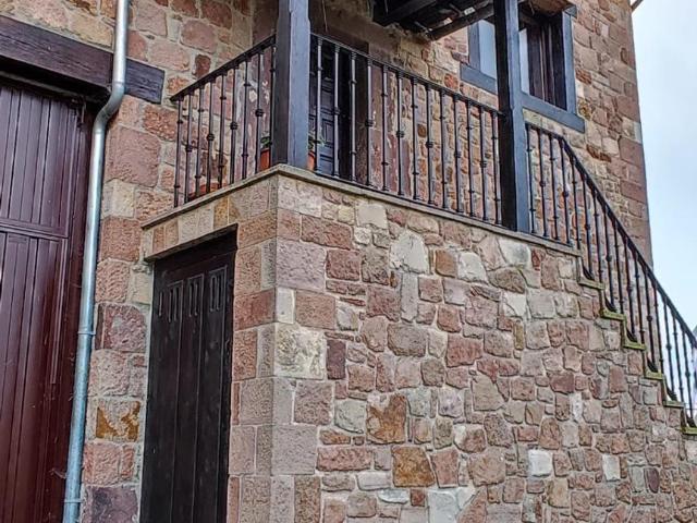 Casa de piedra en Piñeres, Cantabria