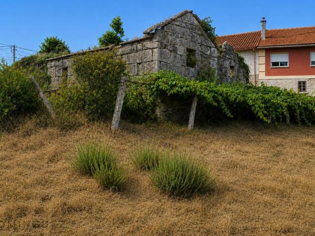CASA DE PIEDRA EN RUINAS CON FINCA DE 1.345 M² EN PAZOS DE BORBÉN