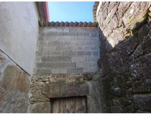 CASA DE PIEDRA EN RUINAS CON PARCELA EN DODRO