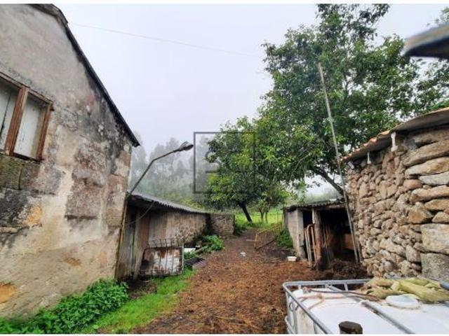 CASA DE PIEDRA PARA REFORMA INTEGRAL CON GRAN FINCA