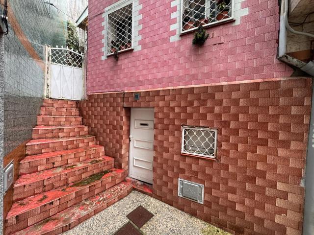 Casa de piedra para reforma integral junto al puerto de Marín