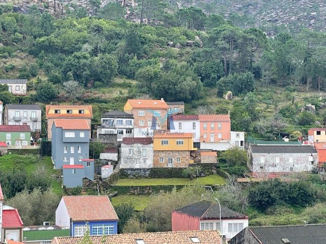 Casa de piedra para reformar a 300 m de la playa en O Pindo Carnota