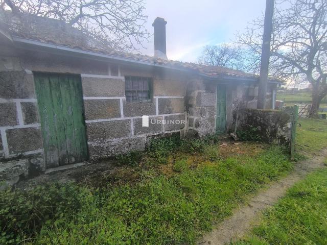 Casa de piedra para reformar con vistas espectaculares – a solo 15 km de Ourense