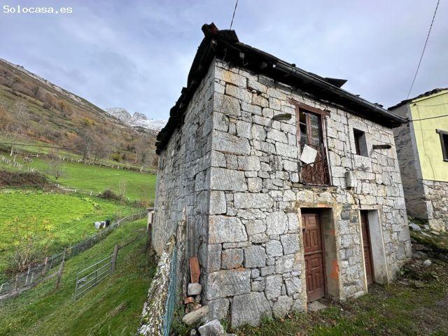 CASA DE PIEDRA PARA REFORMAR EN EL PUEBLO DE RIOALLER, PRINCIPADO DE ASTURIAS