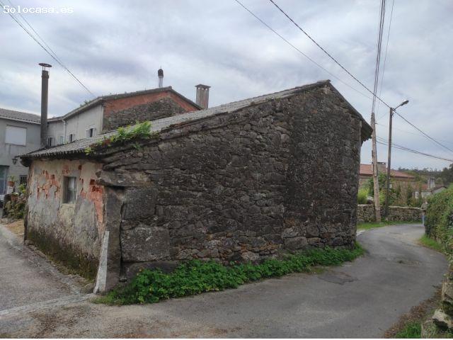 CASA DE PIEDRA PARA RESTAURAR CON FINCA