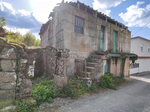 CASA DE PIEDRA PARA RESTAURAR EN LA RIBEIRA SACRA CON TERRENO