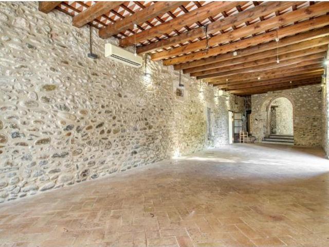 CASA DE PIEDRA SEMIRESTAURADA