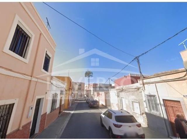 CASA DE PLANTA BAJA EN CALLE RUANO