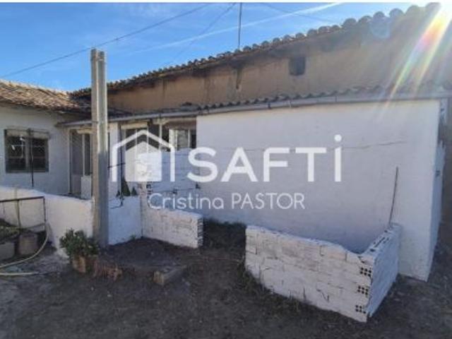 Casa de planta baja y gran patio en Villarrabines