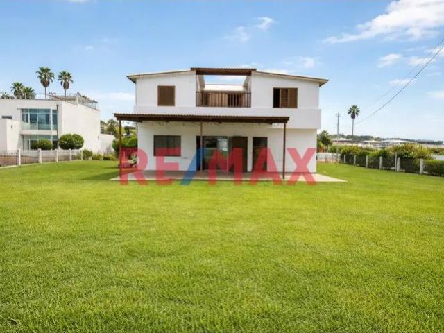 Casa De Playa En Venta En Lurín