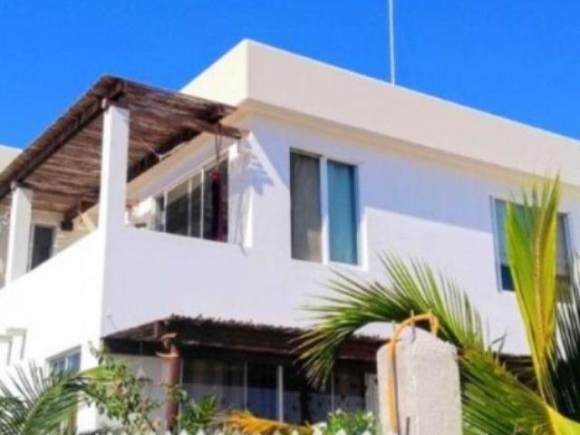 Casa de playa junto al mar en Agua Blanca, Oax
