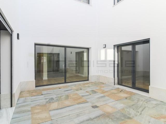 à venda Casa Exclusiva de 598 m2, Centro Povoa de Santo Adriao, Odivelas, Lisboa