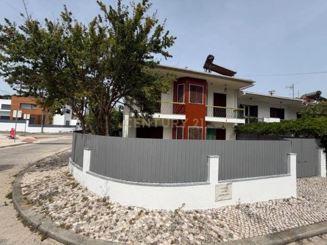 Casa de prestígio de 138 m² para alugar Charneca de Caparica, Portugal